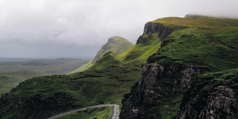 守护蔚蓝与金色未来：秦皇岛海岸带保护如何驱动滨海旅游业高质量发展