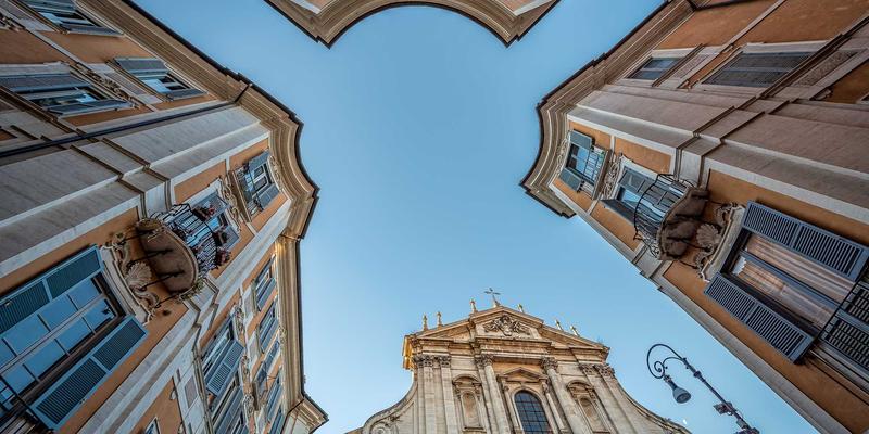 融合河北文化地标与商业服务：承德避暑山庄及周围寺庙的保护与旅游新策略